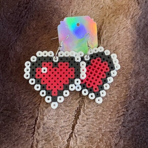Bold Perler Bead Pixelated Red Black White Heart Earrings Hurricanes NC State - Picture 1 of 3